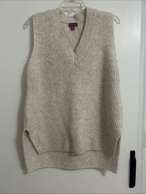 Vince Camuto Cream Ribbed V-Neck Sleeveless Sweater Vest
